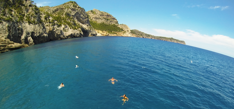 Schwimmen vom Boot aus