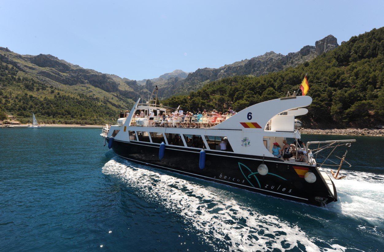 Schiff in Cala Tuent