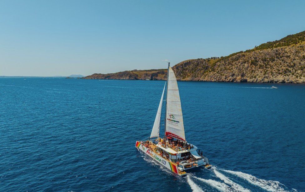 Katamaransegeln an der Küste