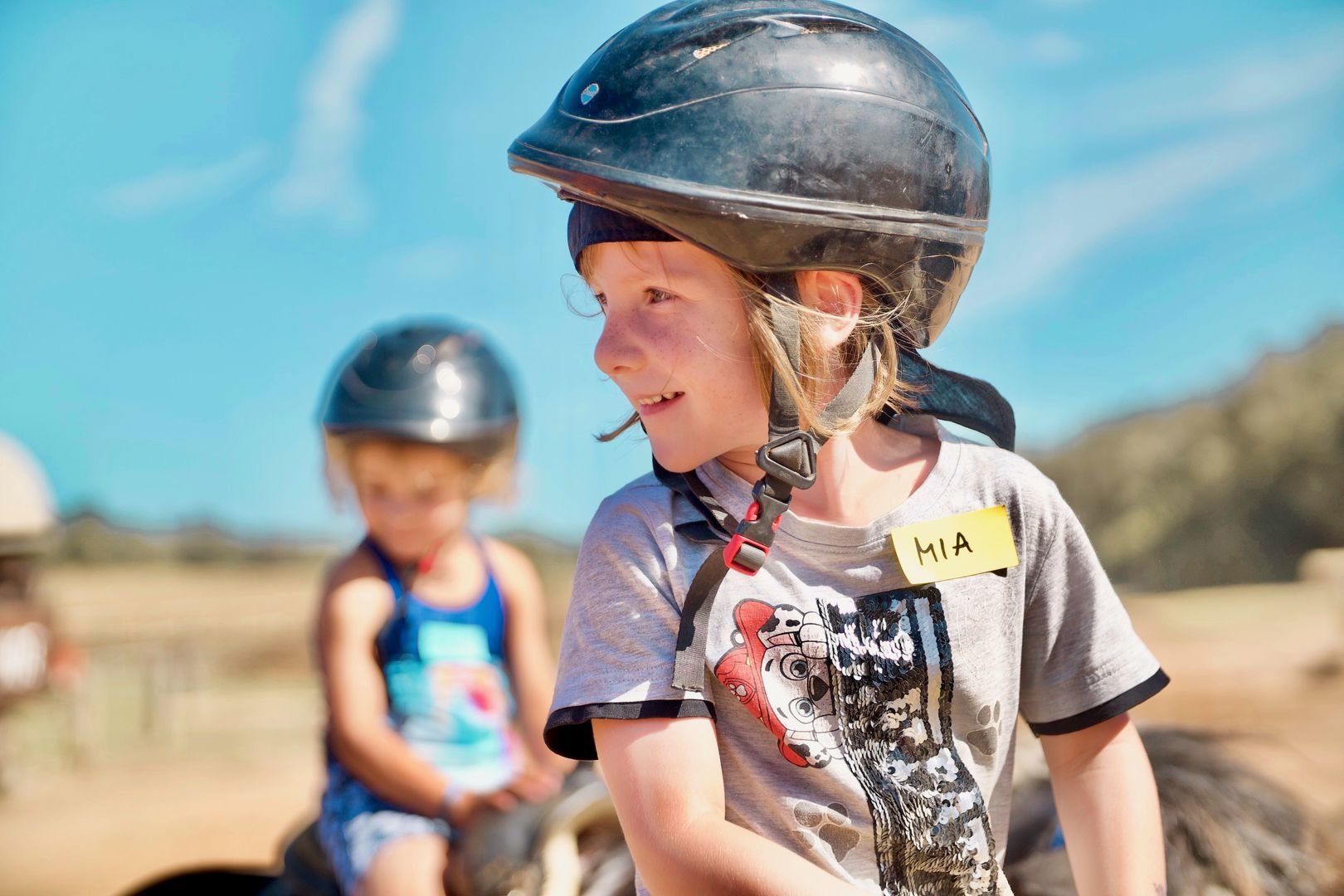 Zufriedene Kinder während Piratentour in Petra