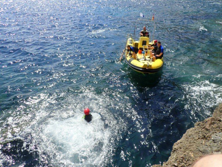Boot und Klippen auf Mallorca