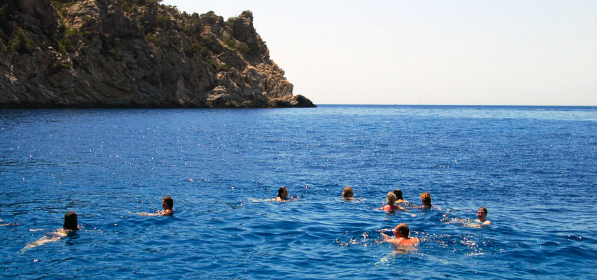 Schwimmen im kristallklarem Wasser