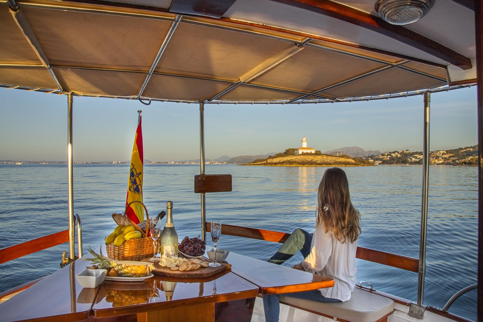das Ausflugsboot
