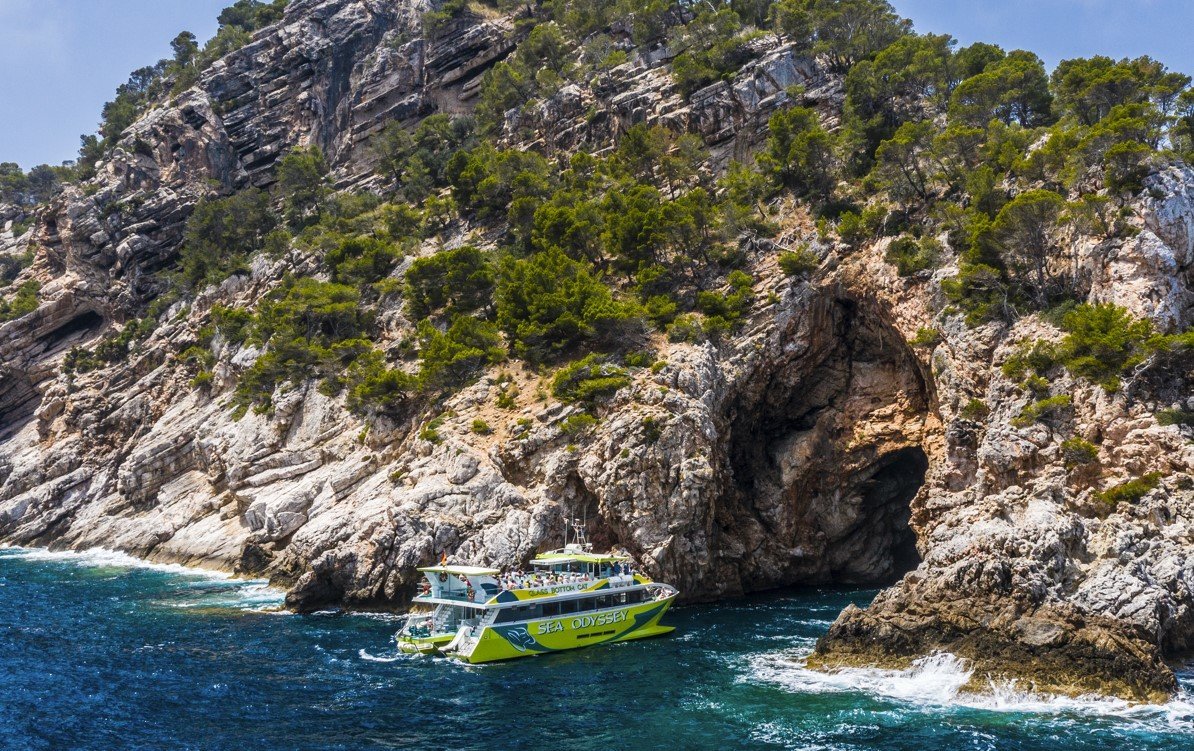 vista panorámica de la cueva marina