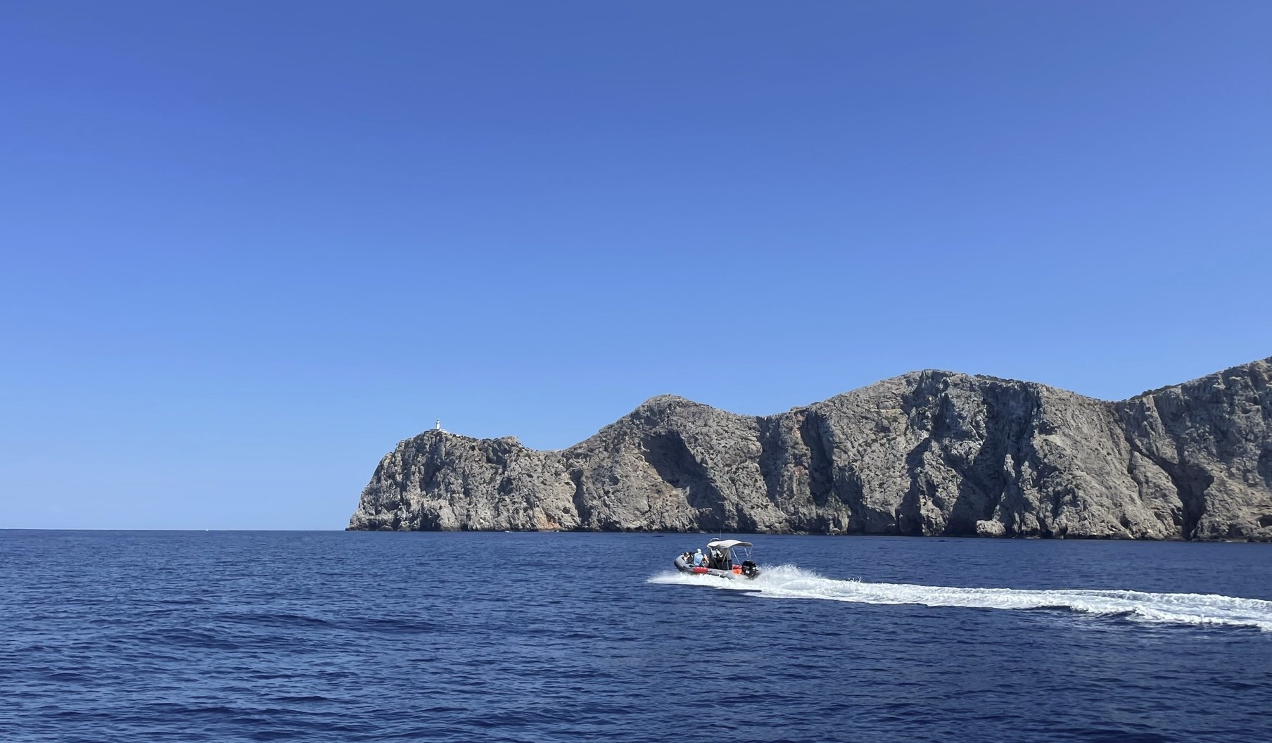 regreso en lancha después del canyoning