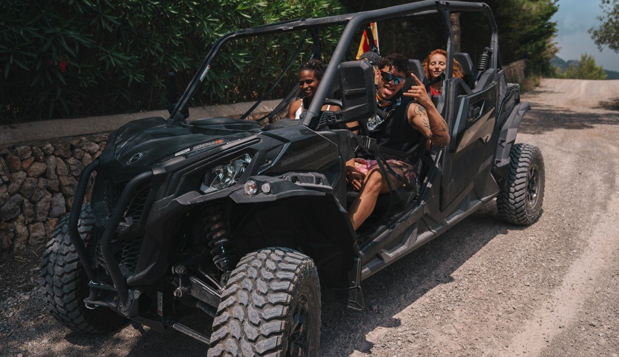 grupo disfrutando del tour