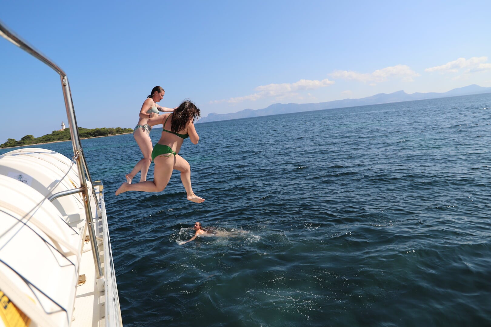 relax en las redes del catamaran