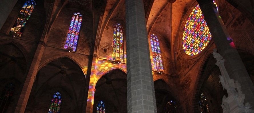 juego de luces y sombras en el interior de la Catedral