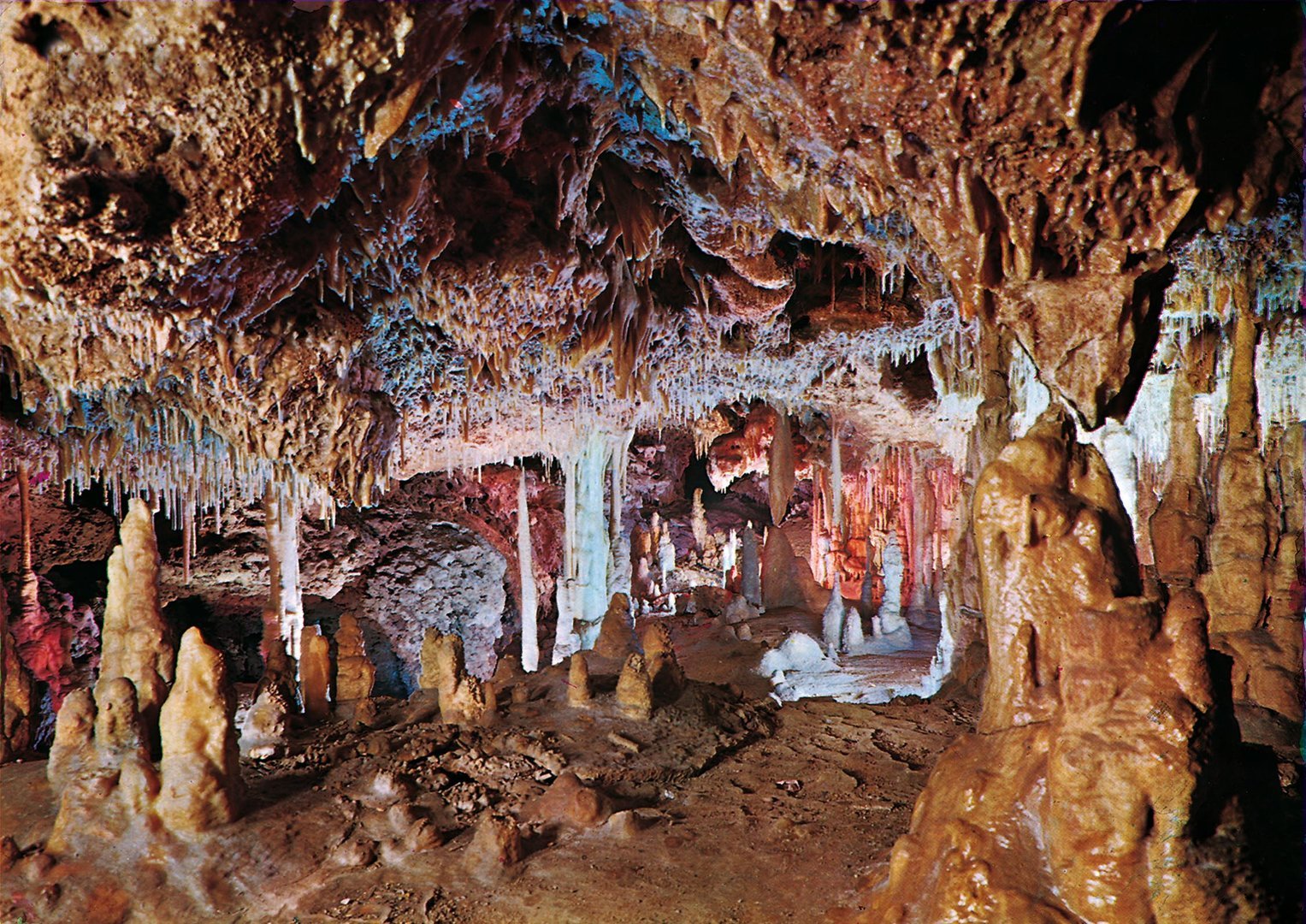 sala dentro las cuevas