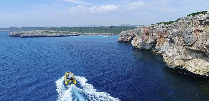 aventura en una cueva marina en mallorca
