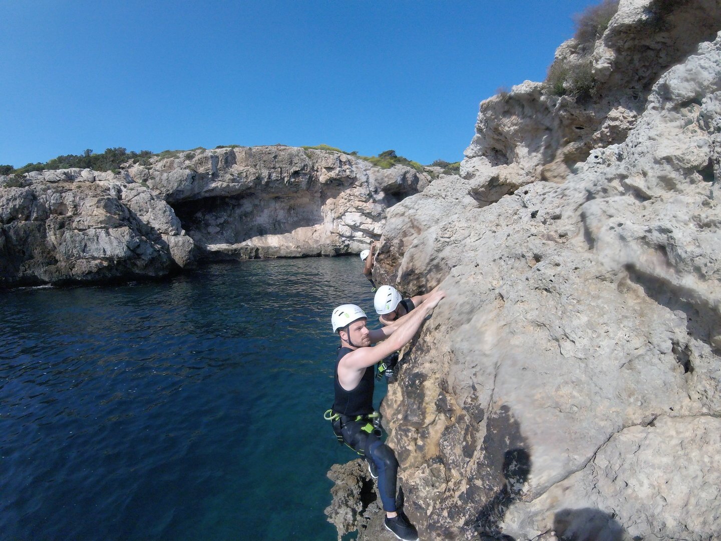 Escalada en Mallorca haciendo coasteering