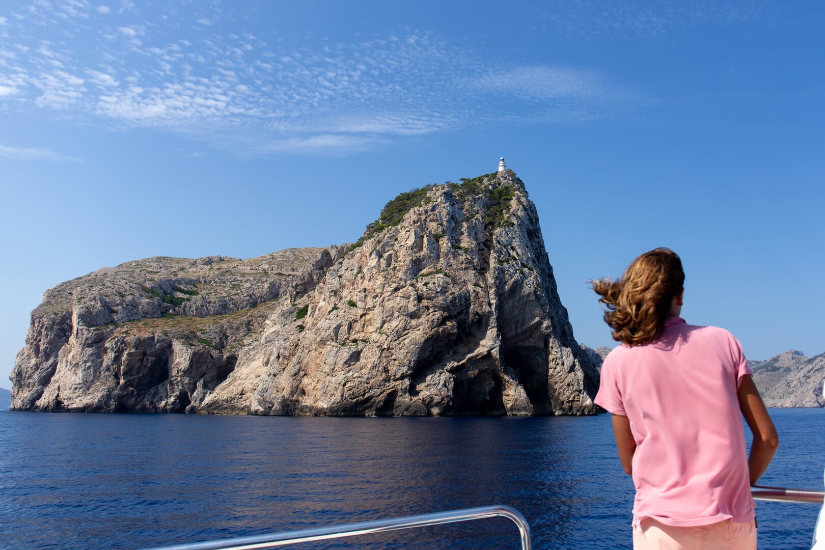 barco en la ruta a cabo formentor