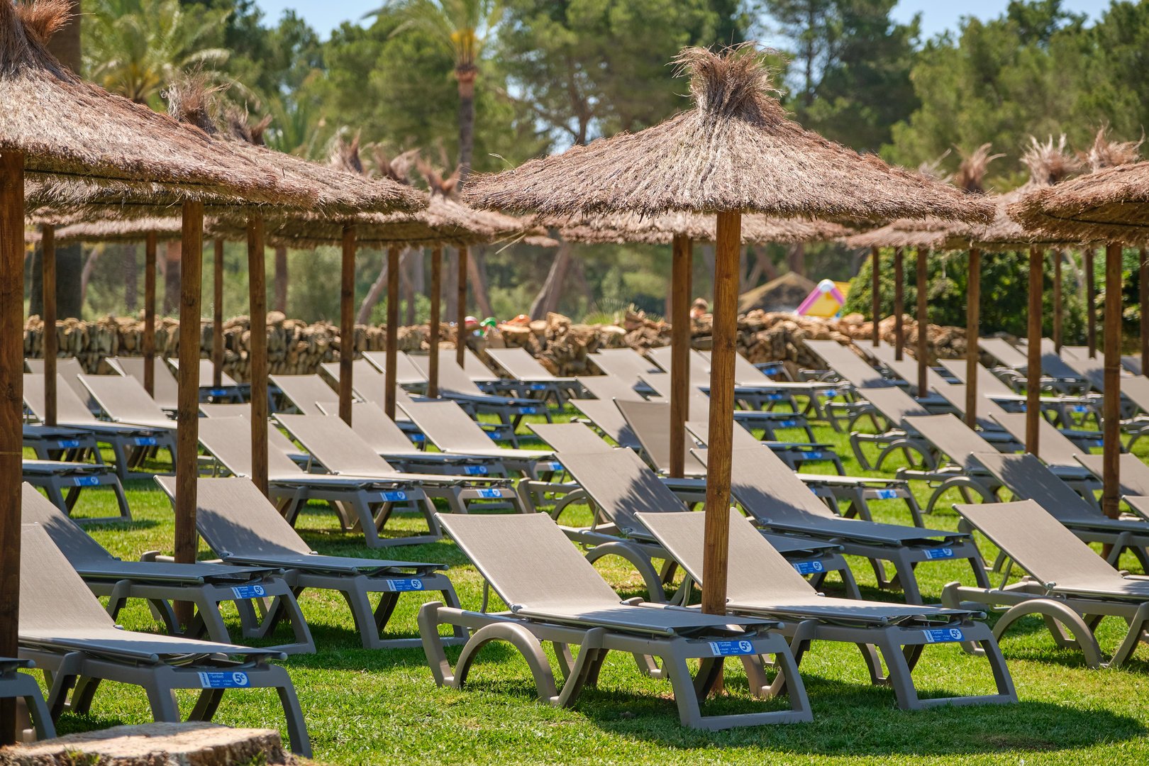 tomar el sol en aqualand arenal