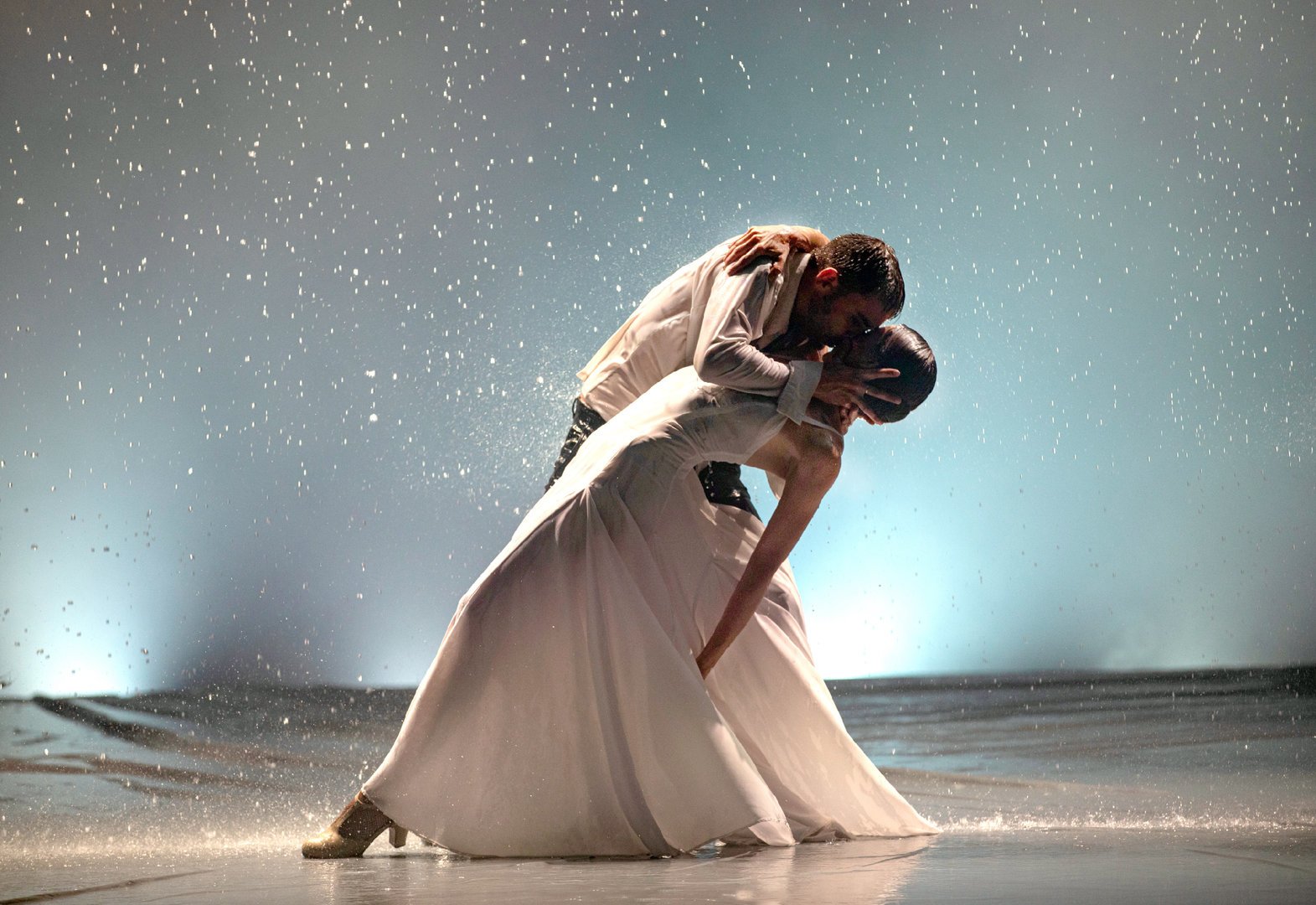 pareja bailarines agua nuevo show son amar