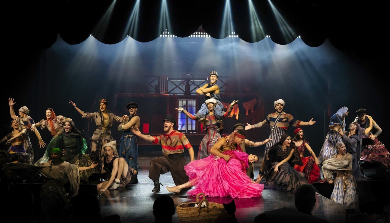 bailarines en espectáculo