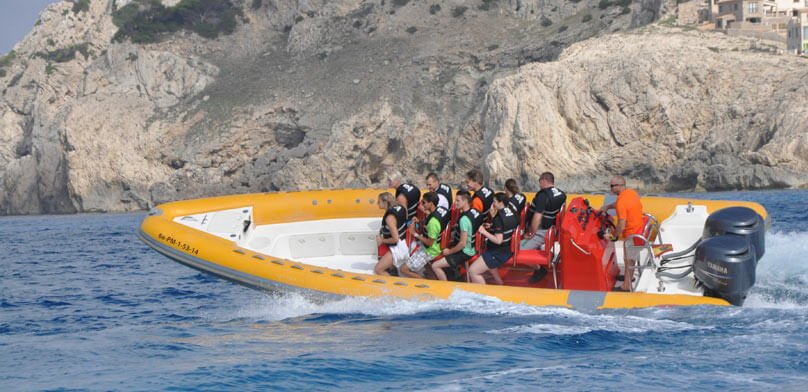 paseo en barco rapido