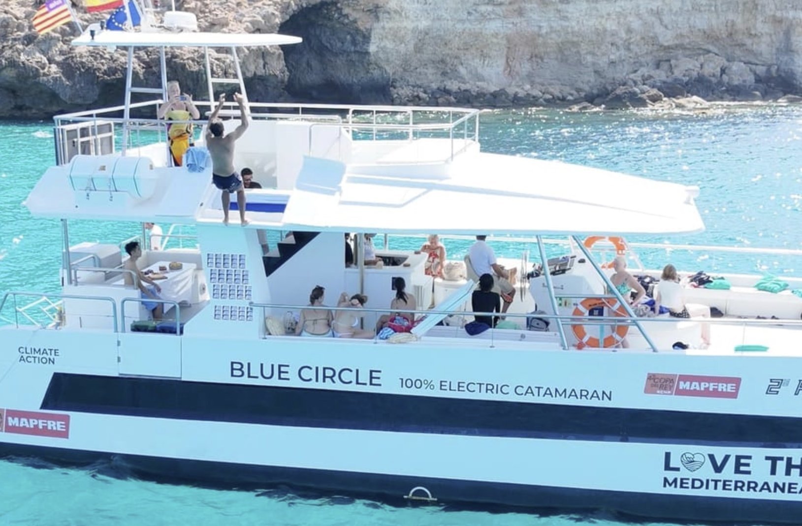 vista al bordo del catamaran