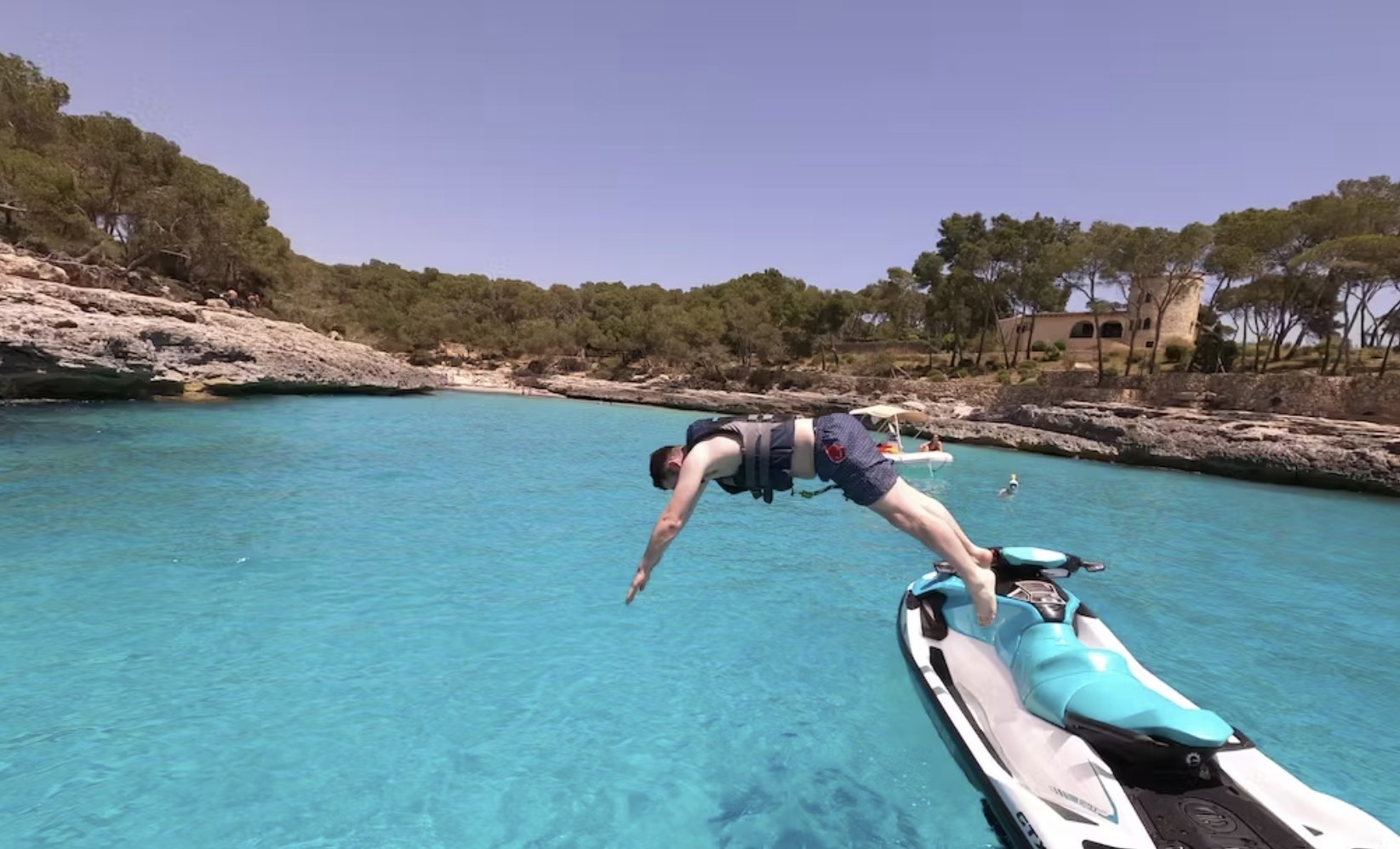 baño en el tour en moto de agua