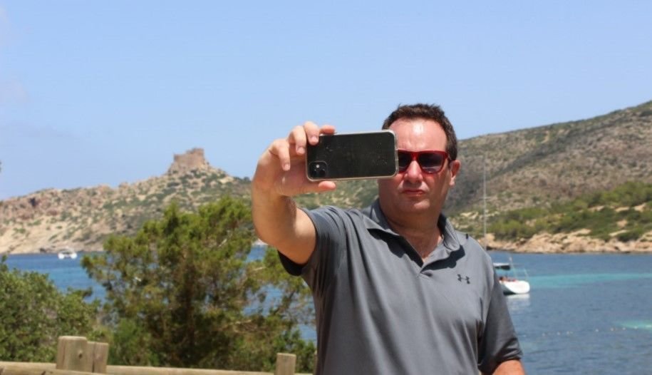 sightseeing on the boat with destination to cabrera