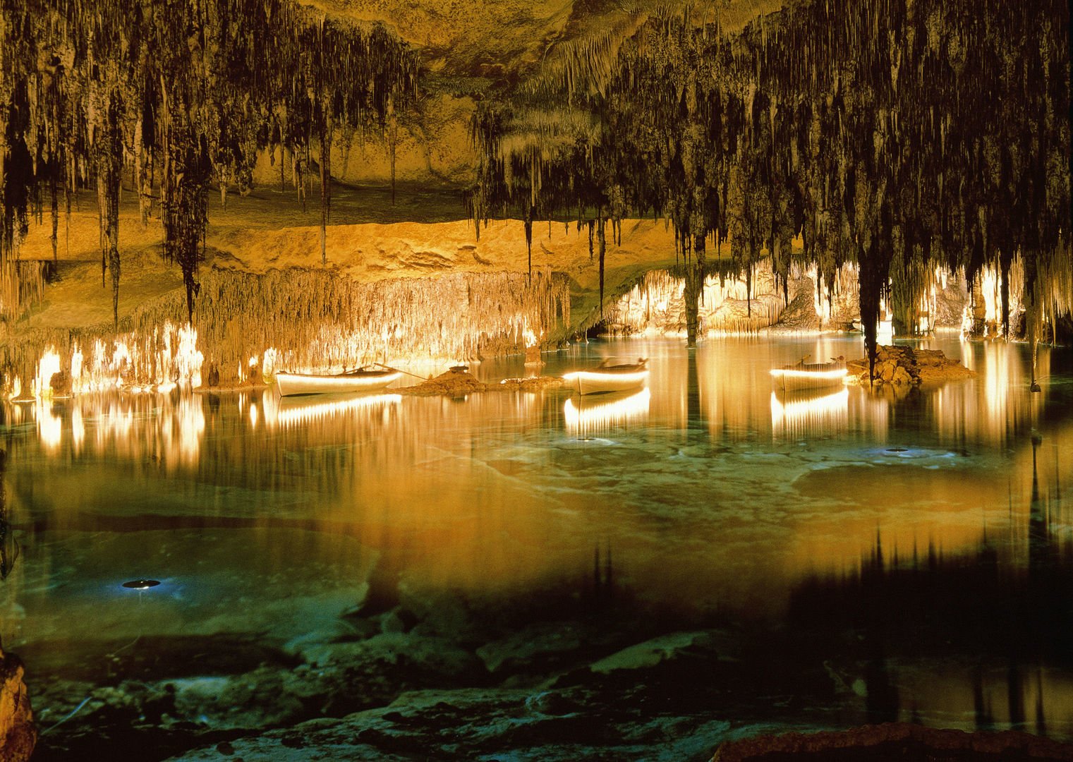 Lake Martel Caves of Drach