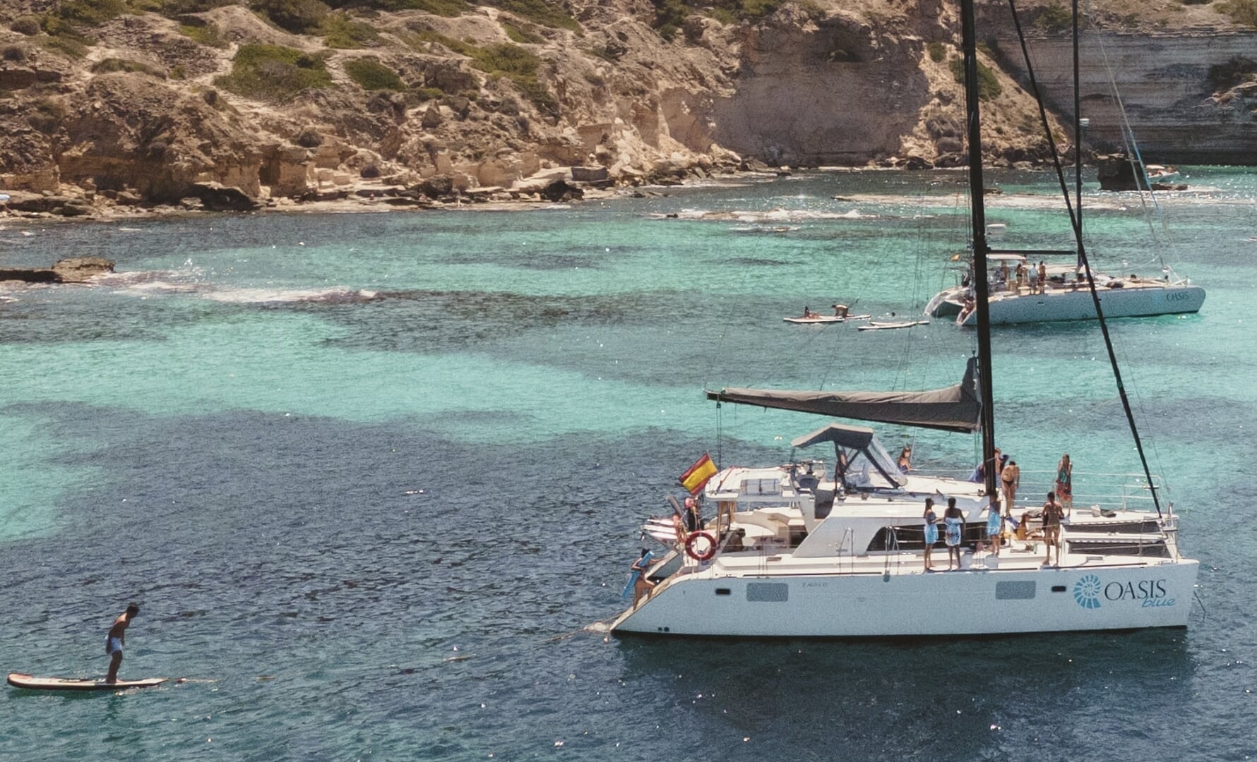 catamaran in cala vella
