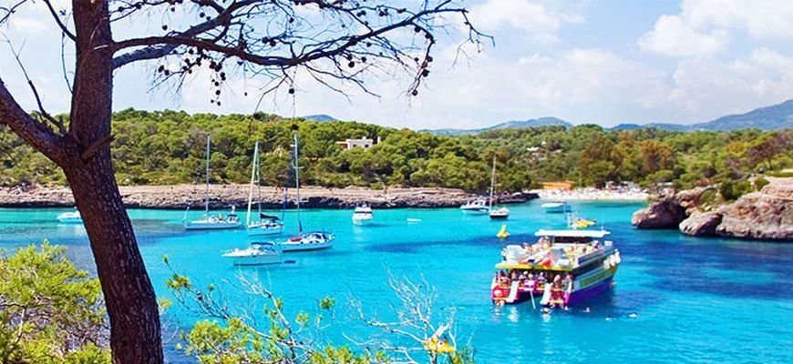 Stop for a swim on a day trips from cala d'or