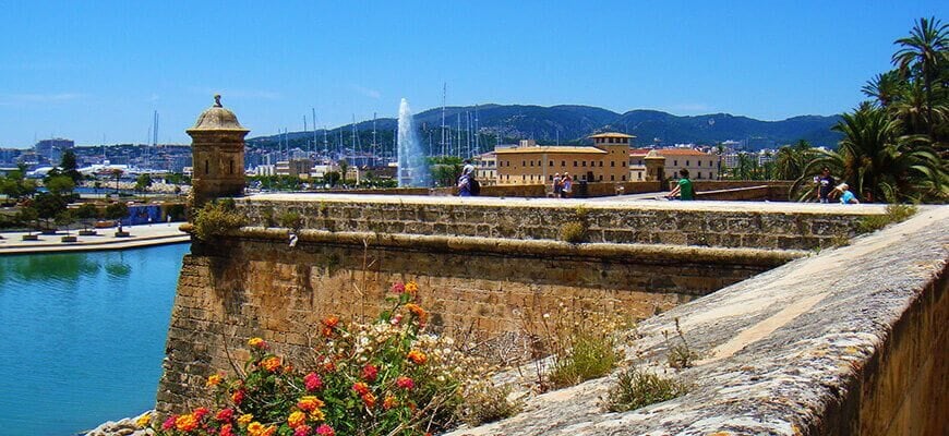 old walls and parc de la mar