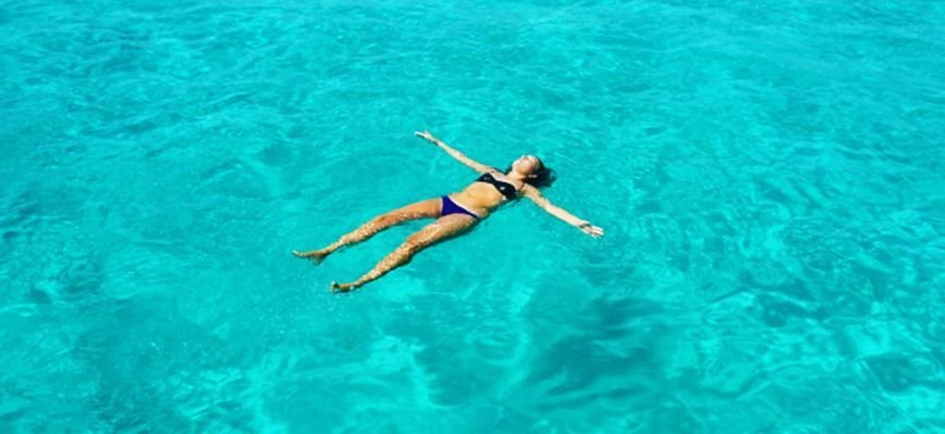  nuotare sulla spiaggia